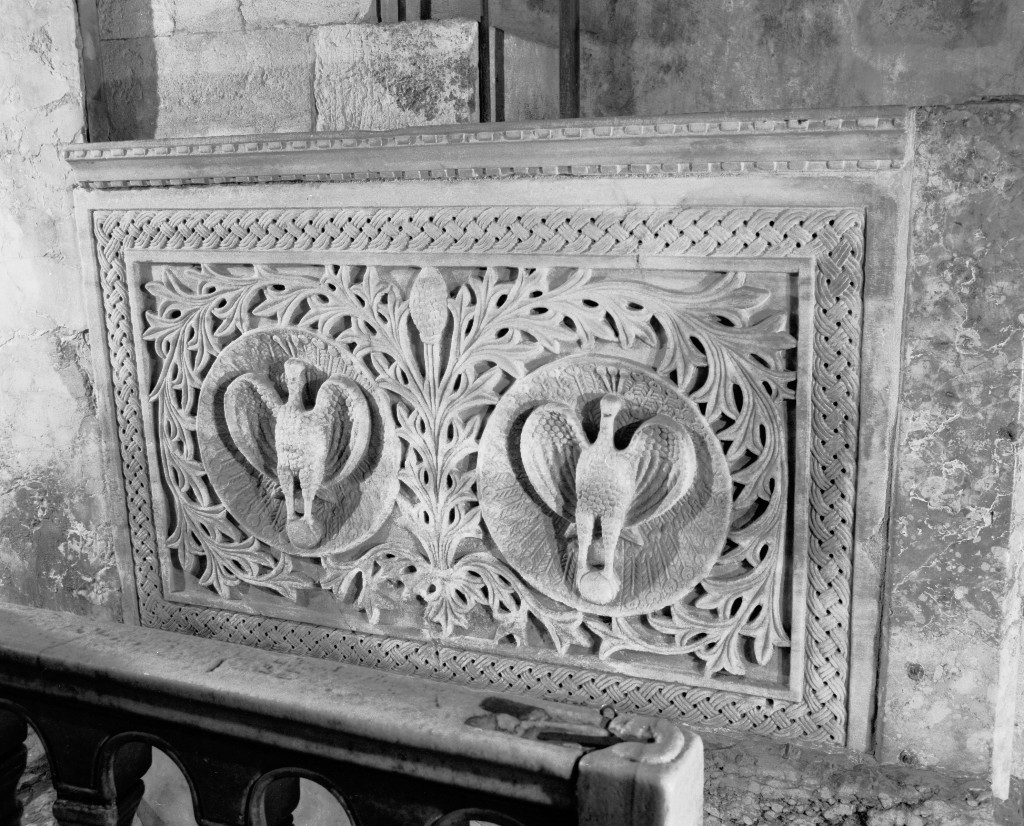 pavone che fa la ruota (pluteo, elemento d'insieme) - ambito veneziano (fine sec. XI)