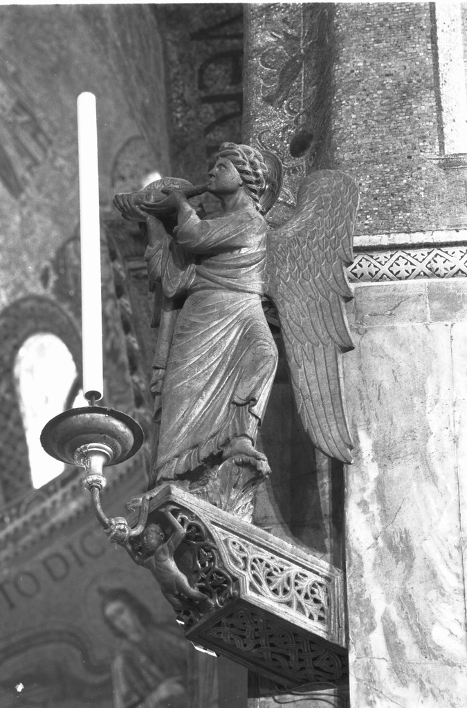 angelo con la tuba (scultura, elemento d'insieme) - ambito veneto (secondo quarto sec. XIII)