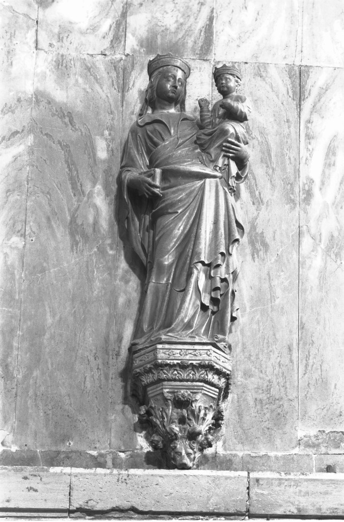 Madonna con Bambino (scultura) di Maestro della Cappella dei Mascoli (maniera) (prima metà sec. XV)