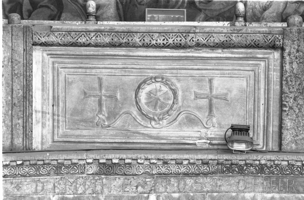 monogramma cristologico (pluteo, elemento d'insieme) - ambito veneziano (secc. X/ XI)