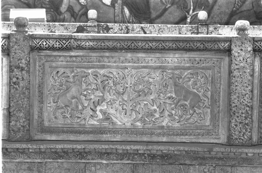 cerbiatti (pluteo, elemento d'insieme) - ambito veneto (fine sec. XI)