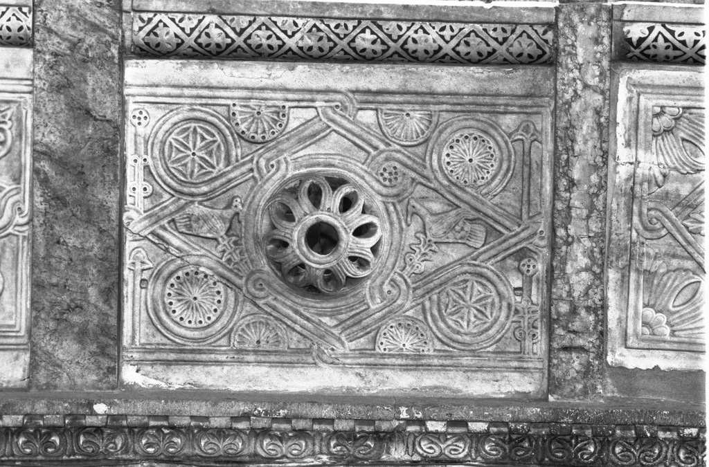 uccelli (pluteo, elemento d'insieme) - ambito veneto (inizio sec. XI)