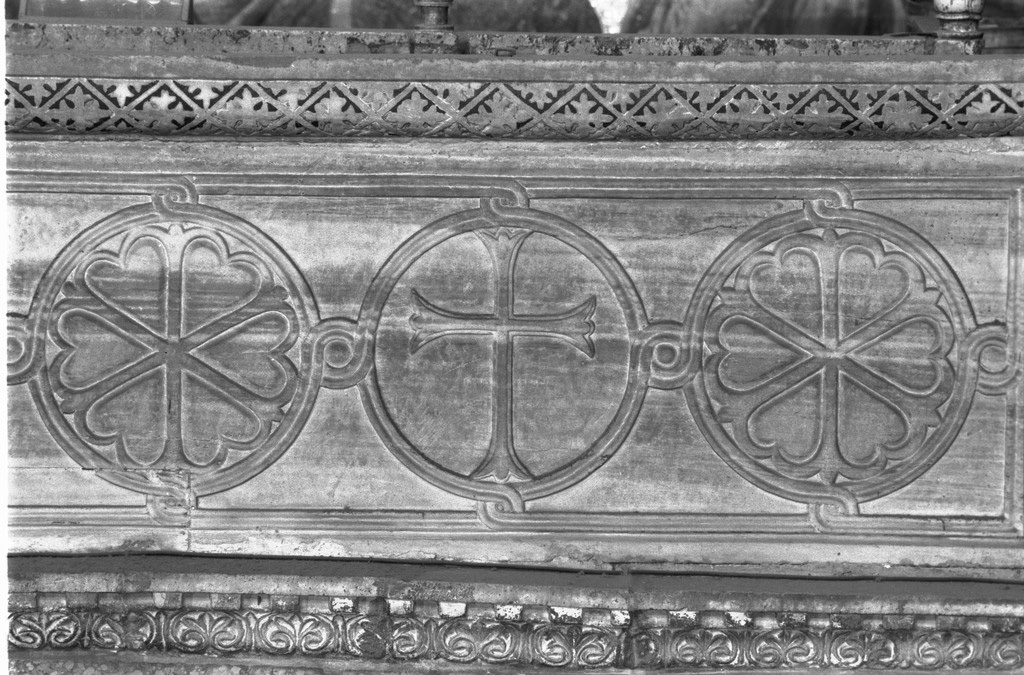monogramma cristologico (pluteo, elemento d'insieme) - ambito veneziano (secc. XI/ XII)