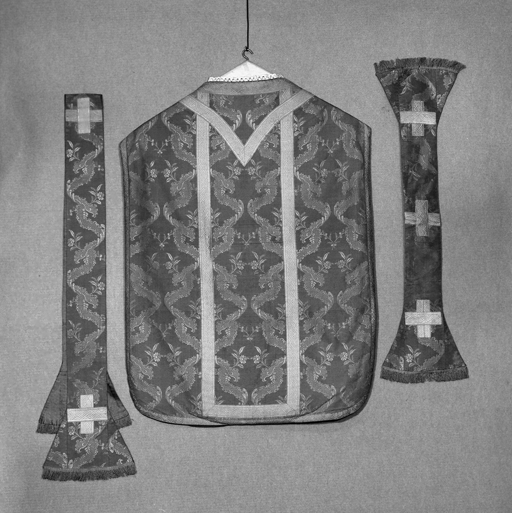 pianeta, elemento d'insieme - manifattura veneta (seconda metà sec. XIX)