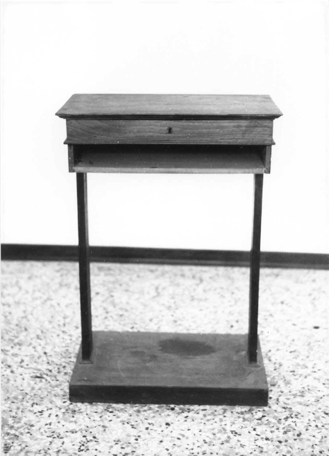 tavolino, opera isolata di Casadoro Giovanni (attribuito) (sec. XIX)