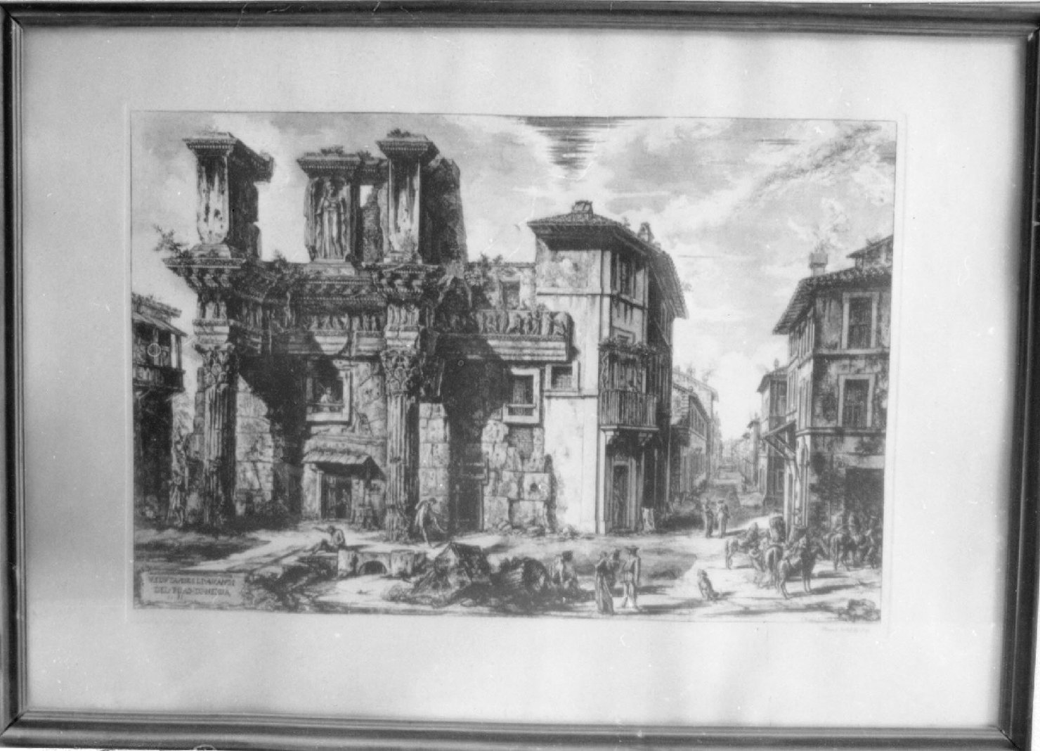 Veduta degli avanzi del foro di Nerva, veduta di Roma (stampa) di Piranesi Giovanni Battista (sec. XVIII)