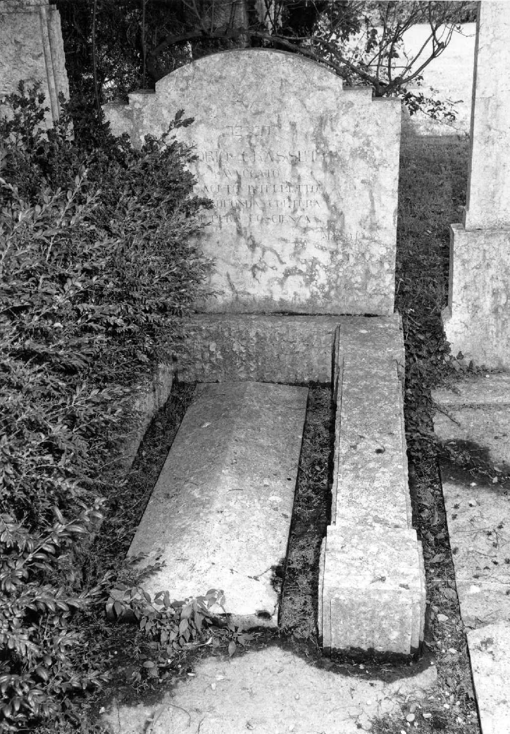monumento funebre - ambito veneto (sec. XX)