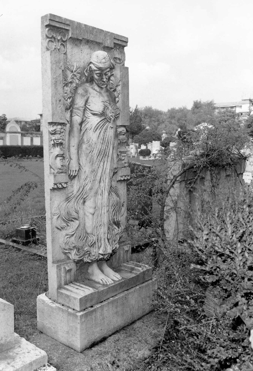 monumento funebre - ambito veneto (primo quarto sec. XX)