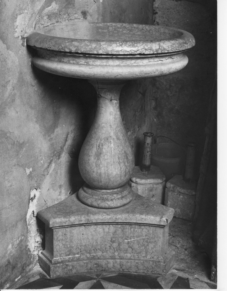 acquasantiera - a fusto, opera isolata - ambito veneto (sec. XVII)