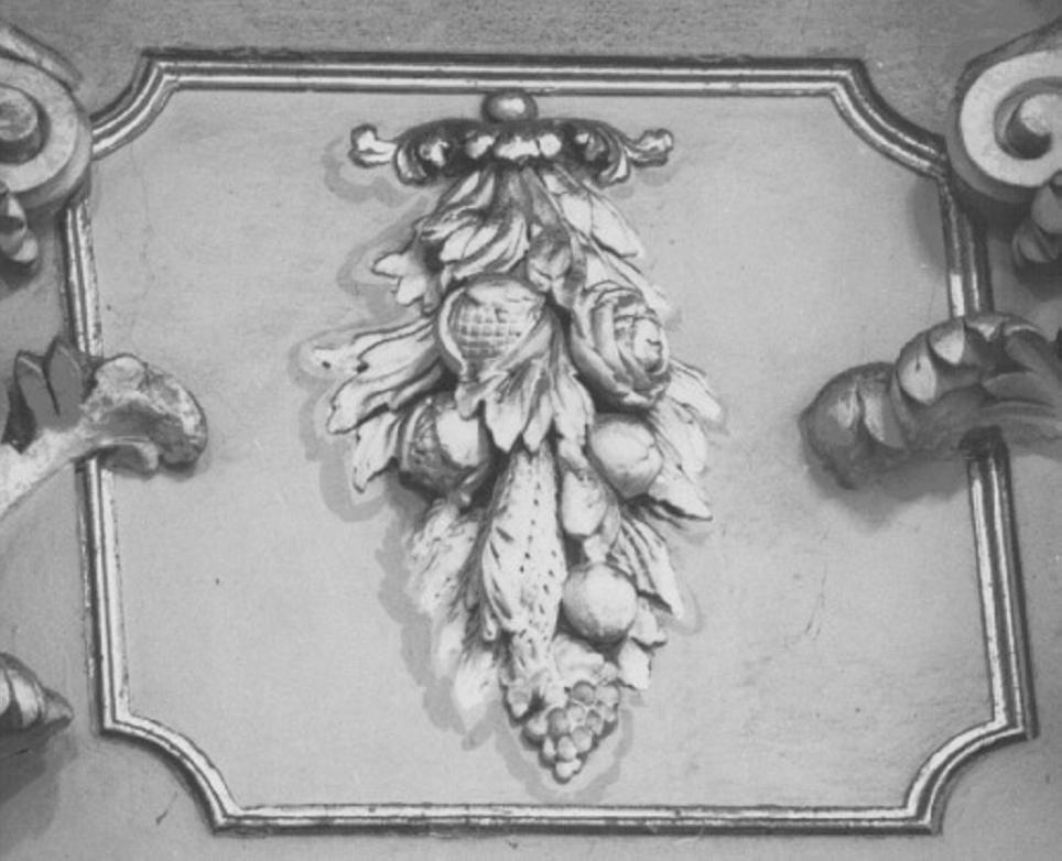 corona di foglie e frutta (decorazione plastica, serie) di Massari Giorgio (secondo quarto sec. XVIII)