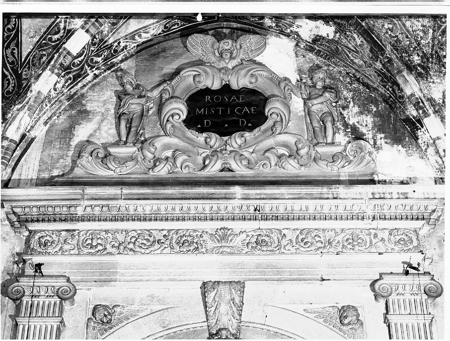 motivo decorativo a volute (decorazione plastico-architettonica) di Brunelli Gabriele (attribuito) (sec. XVII)