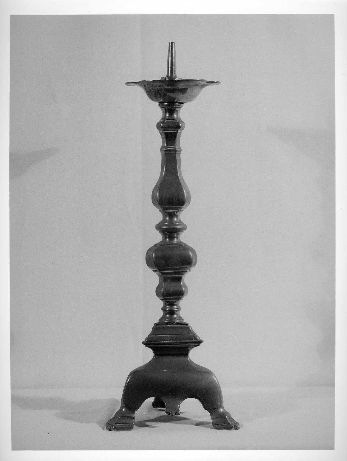 candeliere d'altare, serie - produzione veneta (sec. XVIII)