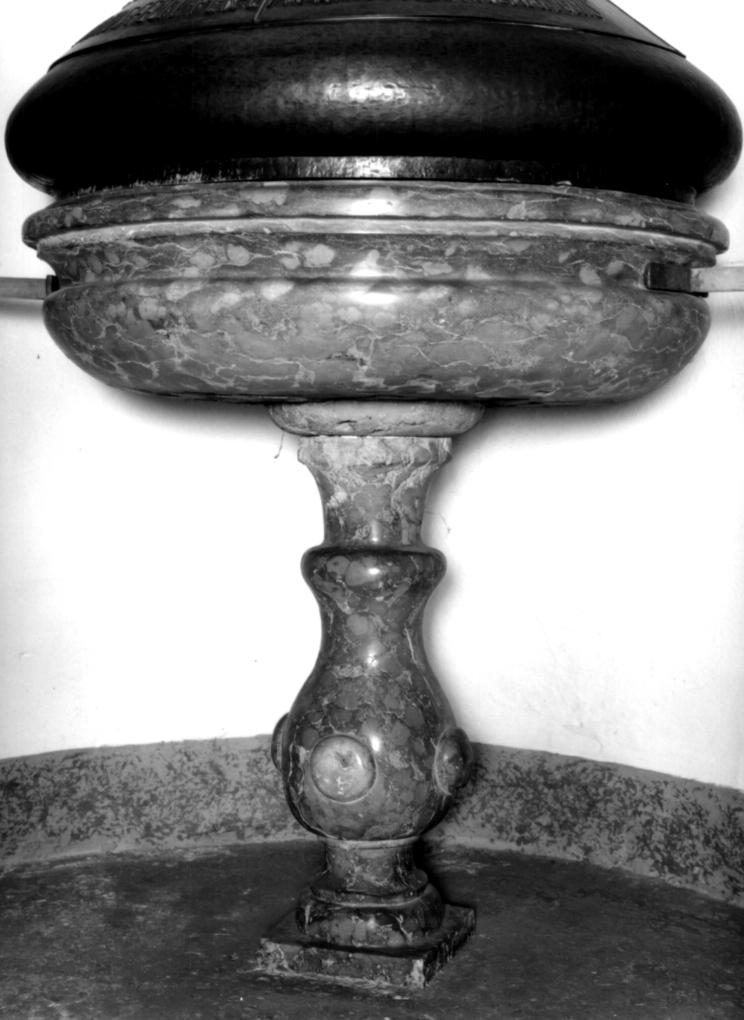 fonte battesimale - a fusto - ambito veneto (prima metà sec. XVIII)