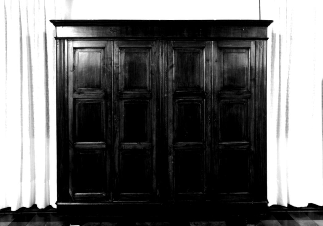 armadio - ambito veneto (sec. XX)