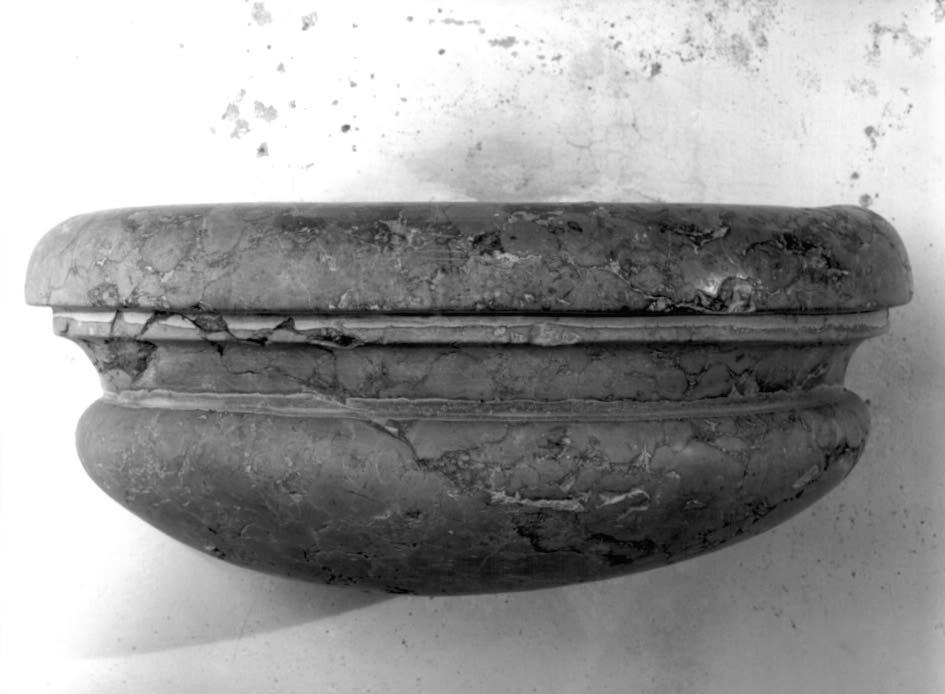 acquasantiera da parete - ambito veneto (sec. XVIII)