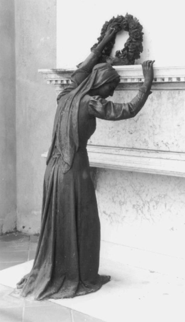 figura femminile dolente (statua) di Ramazzotti Serafino (sec. XX)