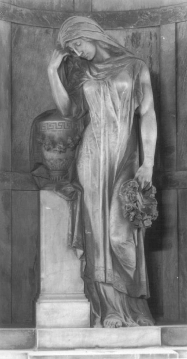 figura femminile dolente con urna e corona funebre (statua) - ambito veneto (secc. XIX/ XX)