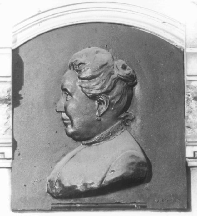 ritratto di Anna Bortolotti Ermacora (rilievo) di Penello Antonio (sec. XX)