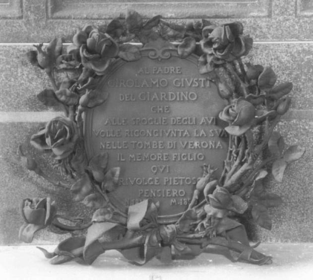 Corona di rose con iscrizione (decorazione plastica) - ambito veneto (secc. XIX/ XX)