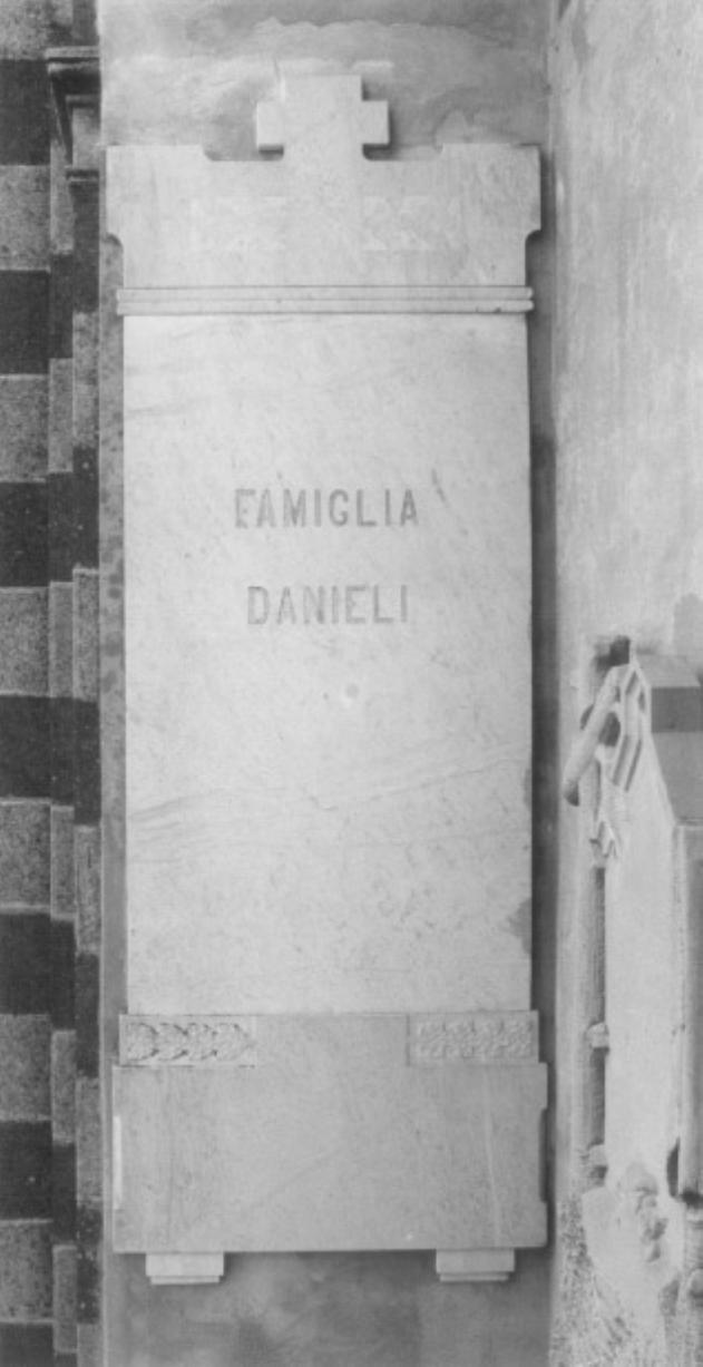 lapide tombale - ambito veneto (sec. XX)