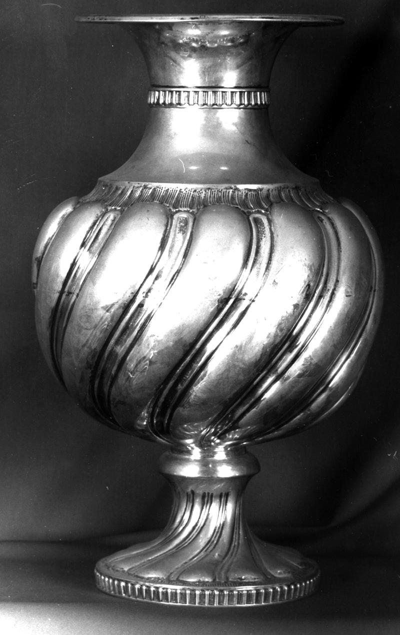 vaso d'altare con composizione floreale - bottega veneta (sec. XIX)