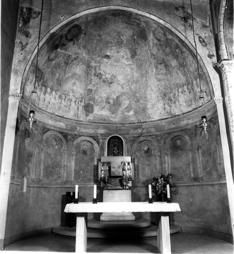 Madonna con Bambino in trono, due santi diaconi, confratelli oranti, stemma (dipinto) - ambito veneto (sec. XV)