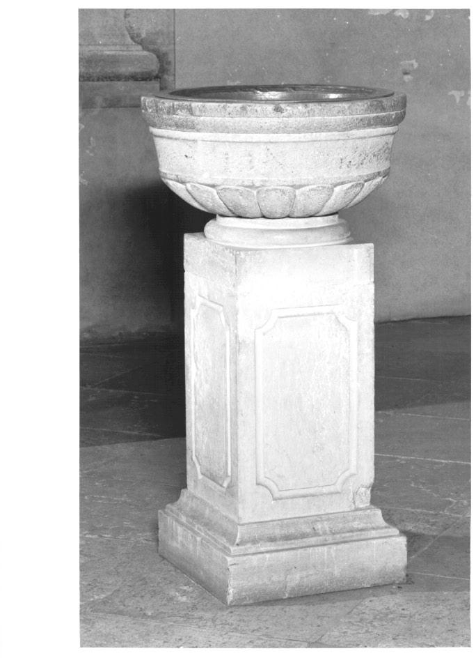 acquasantiera - a fusto - ambito veneto (sec. XIV, sec. XVIII)