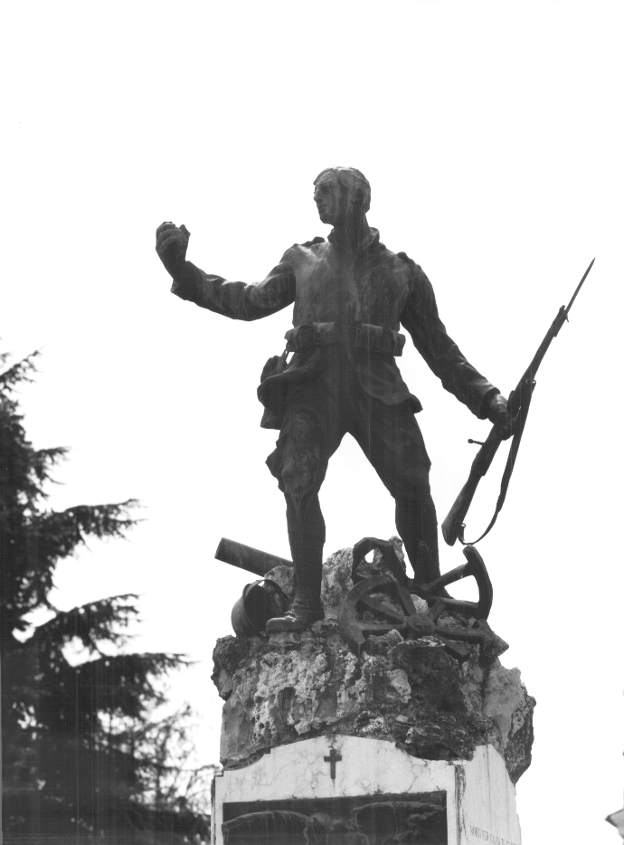 Soldato (scultura) di Caldana Egisto (secondo quarto sec. XX)