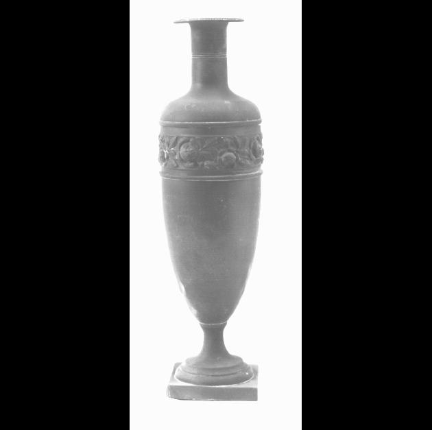 vaso d'altare con composizione floreale - produzione italiana (secc. XIX/ XX)
