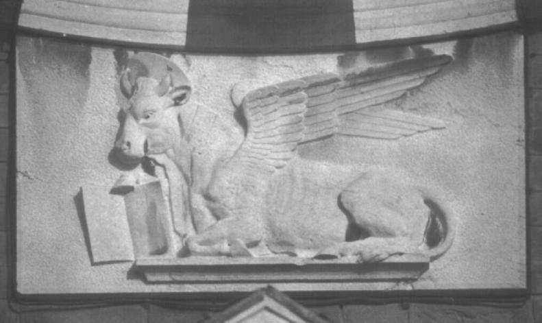 simbolo di San Luca Evangelista (decorazione plastica) di Nascimbeni Cesare (bottega) - ambito padovano (sec. XIX)
