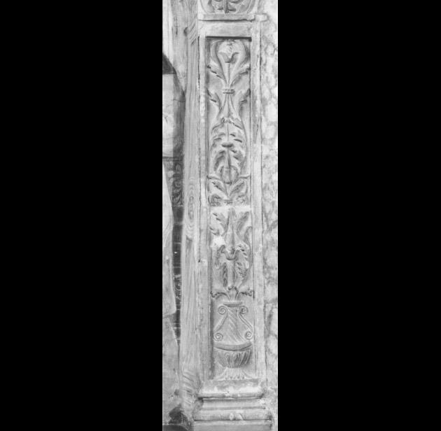 motivi decorativi fitomorfi; vasi (lesena) di Lorenzo Da Bologna (cerchia) (sec. XV)