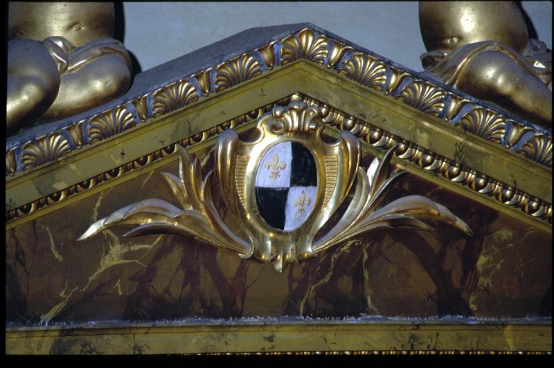 stemma gentilizio (rilievo, elemento d'insieme) - manifattura cadorina (sec. XIX)