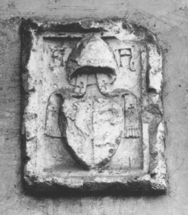 stemma vescovile (rilievo) - ambito feltrino (?) (sec. XV)
