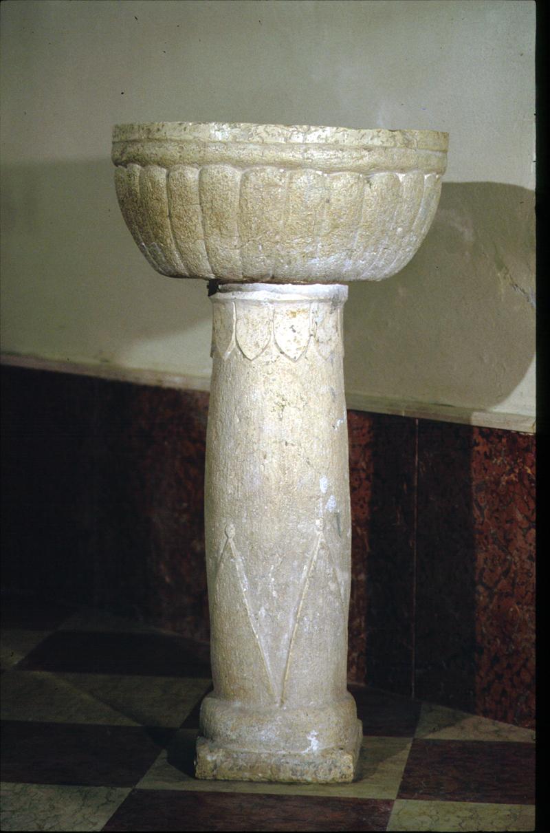 acquasantiera - a fusto - bottega veneta (sec. XVI)