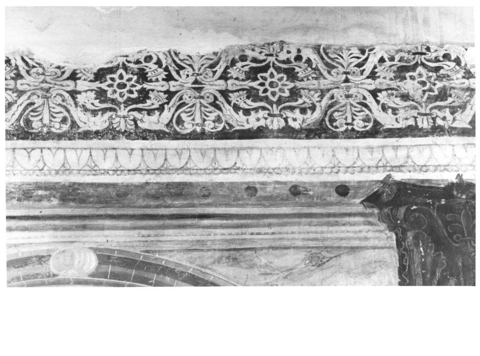 motivo decorativo a girali vegetali stilizzati a foglie cuoriforme e a perle (decorazione pittorica) - ambito veneto (secc. XV/ XVI)