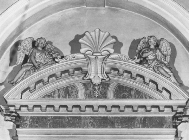 angeli/ conchiglia (scultura) di Cassetti Giacomo (prima metà sec. XVIII)