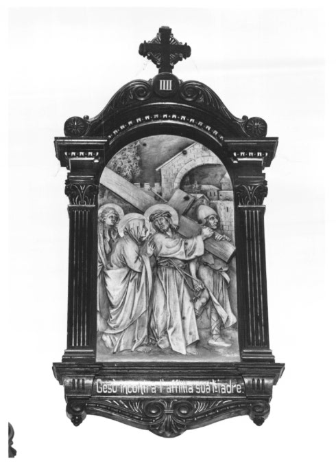 stazione IV: Gesù incontra la Madonna (formella) - ambito veneto (primo quarto sec. XX)
