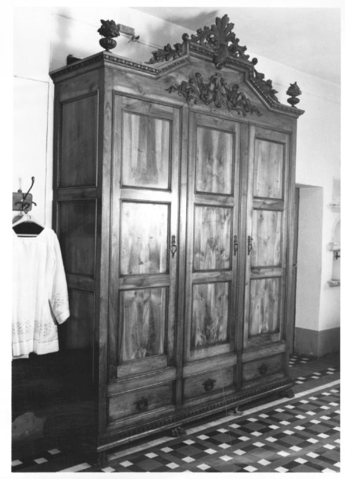 armadio - ambito veneto (sec. XX)