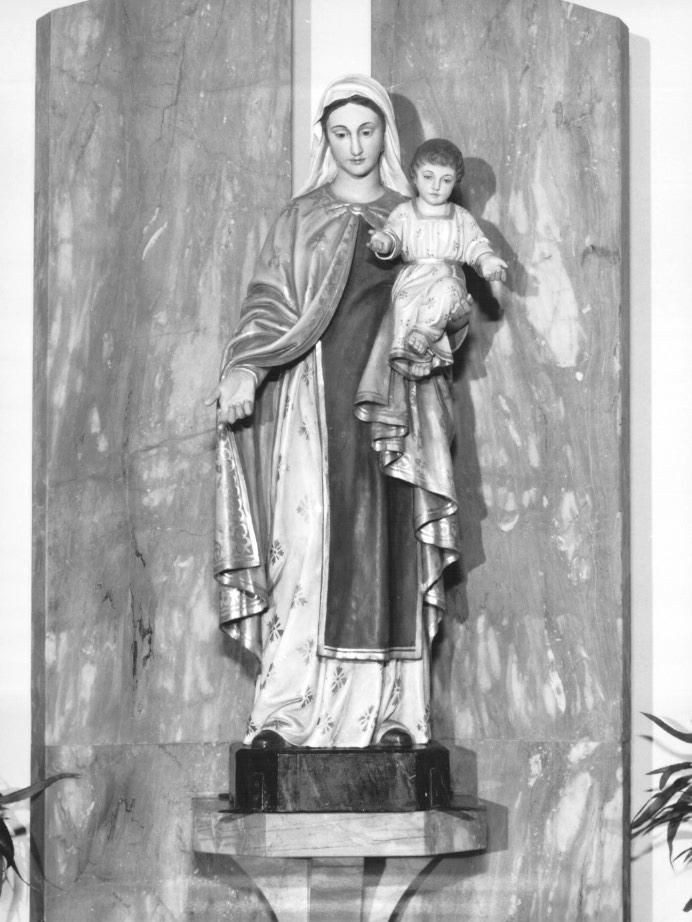 Madonna con Bambino (gruppo scultoreo) di Demetz Ferdinando (sec. XX)