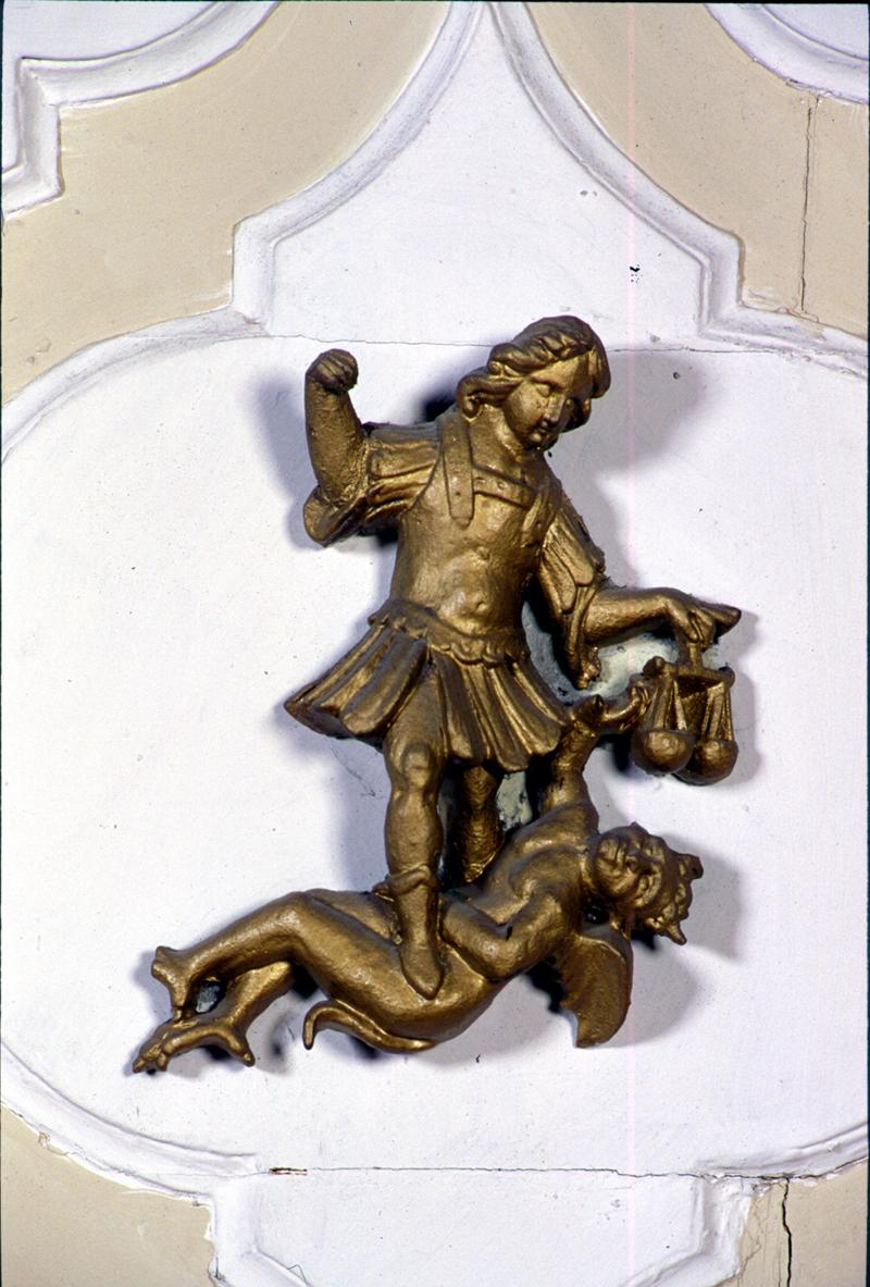 San Michele Arcangelo combatte contro Satana (rilievo, elemento d'insieme) - manifattura veneta (metà sec. XVIII)