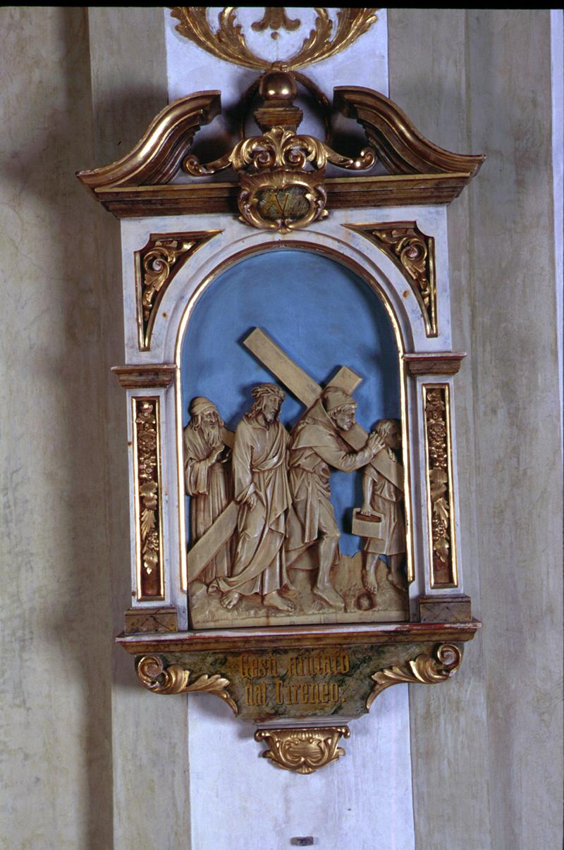 stazione V: Gesù aiutato dal Cireneo a portare la croce (Via Crucis, serie) di Martiner Francesco - ambito veneto (sec. XX)