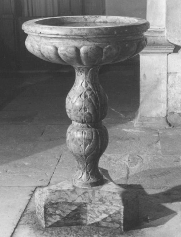 acquasantiera - a fusto - ambito veneto (sec. XVII)