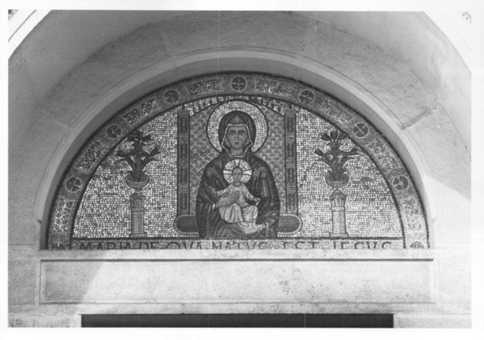 Madonna con Bambino in trono (decorazione musiva) - ambito italiano (secondo quarto sec. XX)