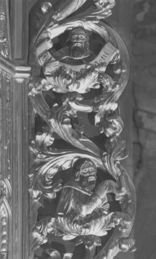 motivo decorativo a volute con busti di beati (rilievo) di Dall'Acqua Luigi, Michieli Pietro (sec. XX)