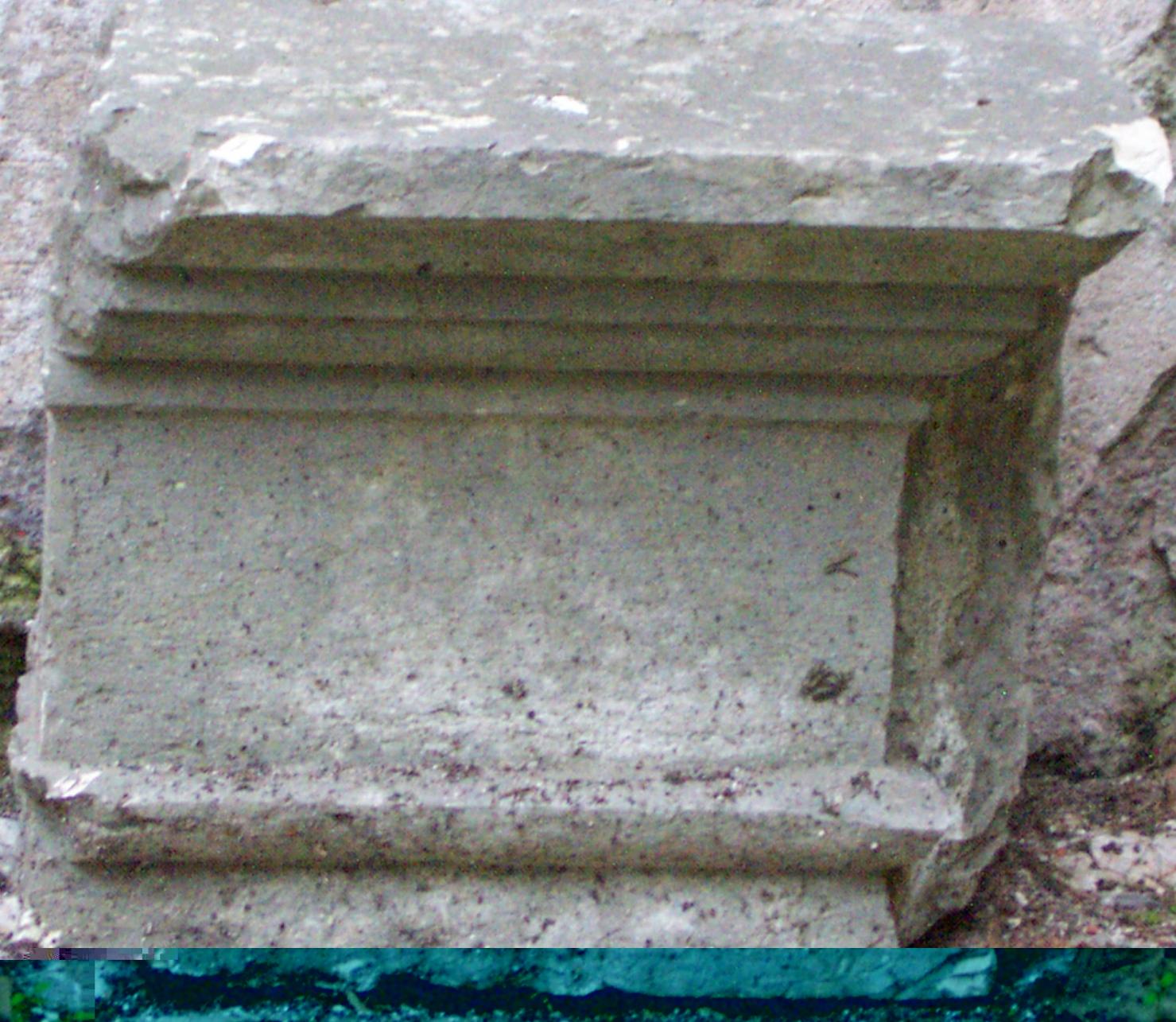 cornice architettonica, frammento - ambito feltrino (secc. XVII/ XVIII)