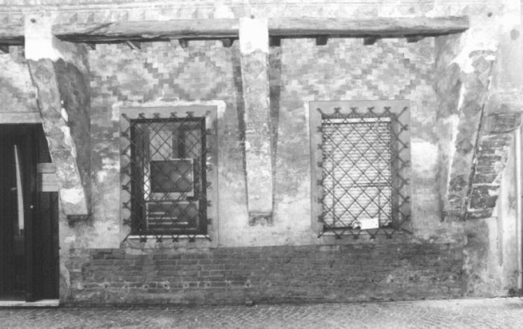 motivi decorativi a finti mattoni (dipinto) - ambito trevigiano (ultimo quarto sec. XIV)