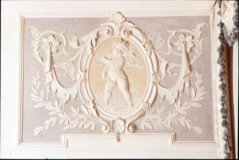 putto con racemi vegetali (decorazione plastica) - manifattura veneta (metà sec. XVIII)