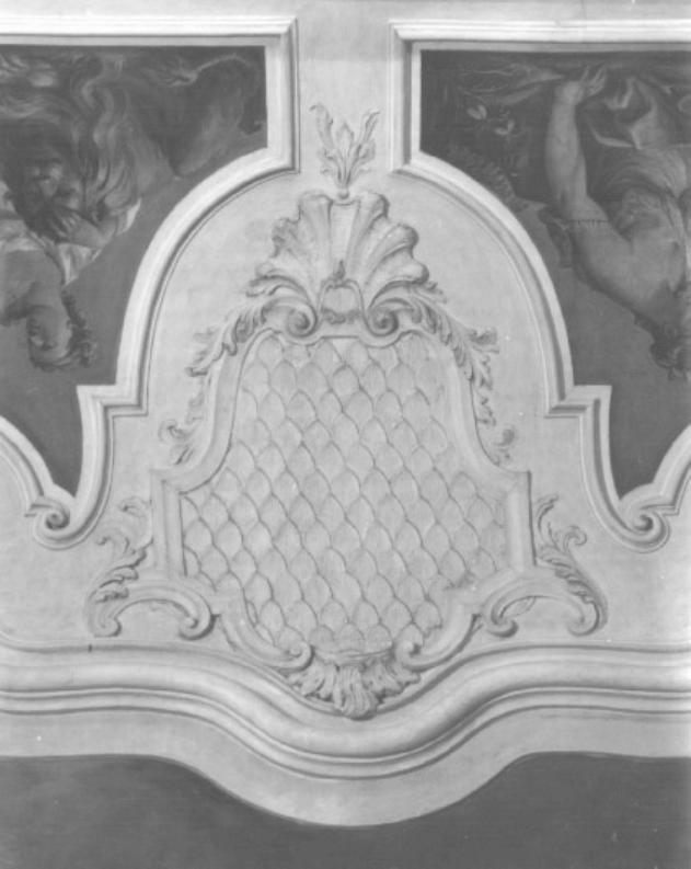 motivi decorativi vegetali/ stemma gentilizio (decorazione plastica) di Lasinio Basilio - ambito trevigiano (metà sec. XVIII)