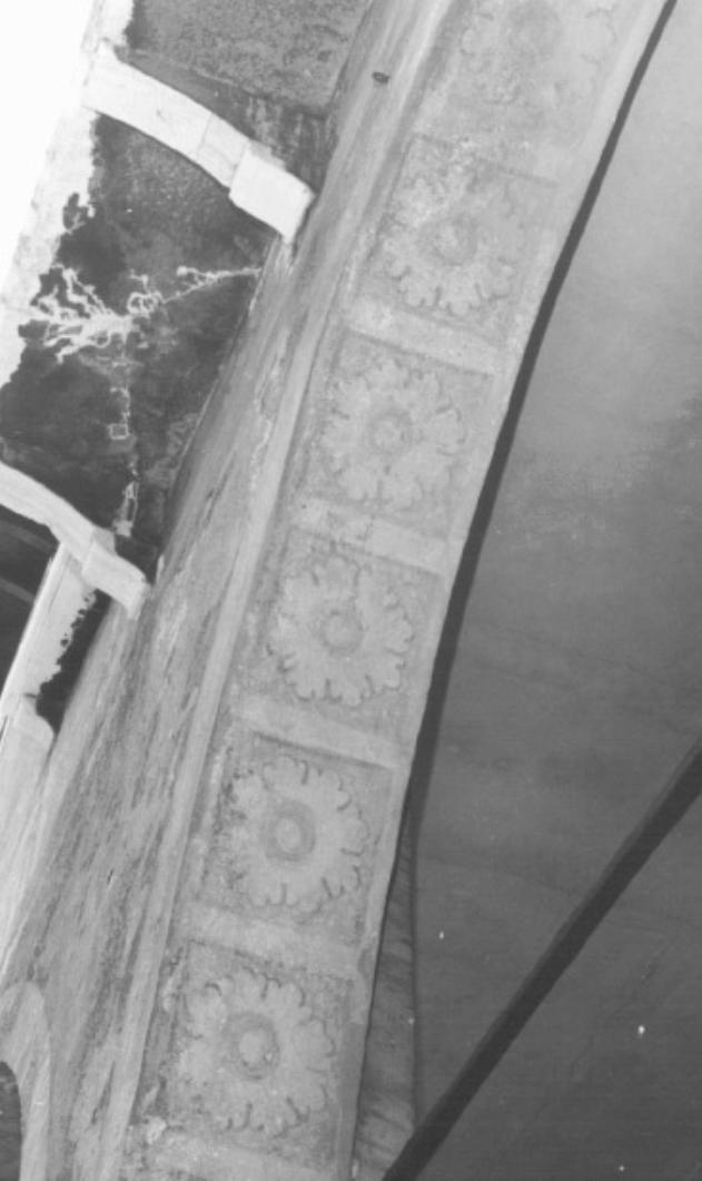 motivi decorativi floreali a rosoni (dipinto, frammento) - ambito trevigiano (metà sec. XVI)