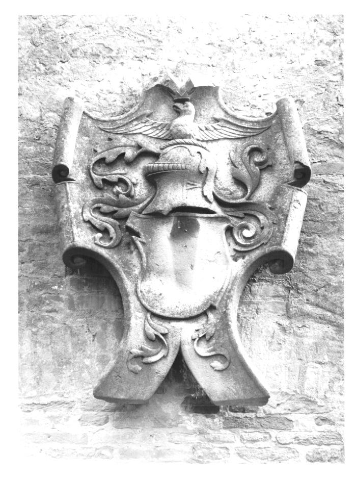 cornice con stemma ed elmo (scultura) - ambito veneto (sec. XVI)